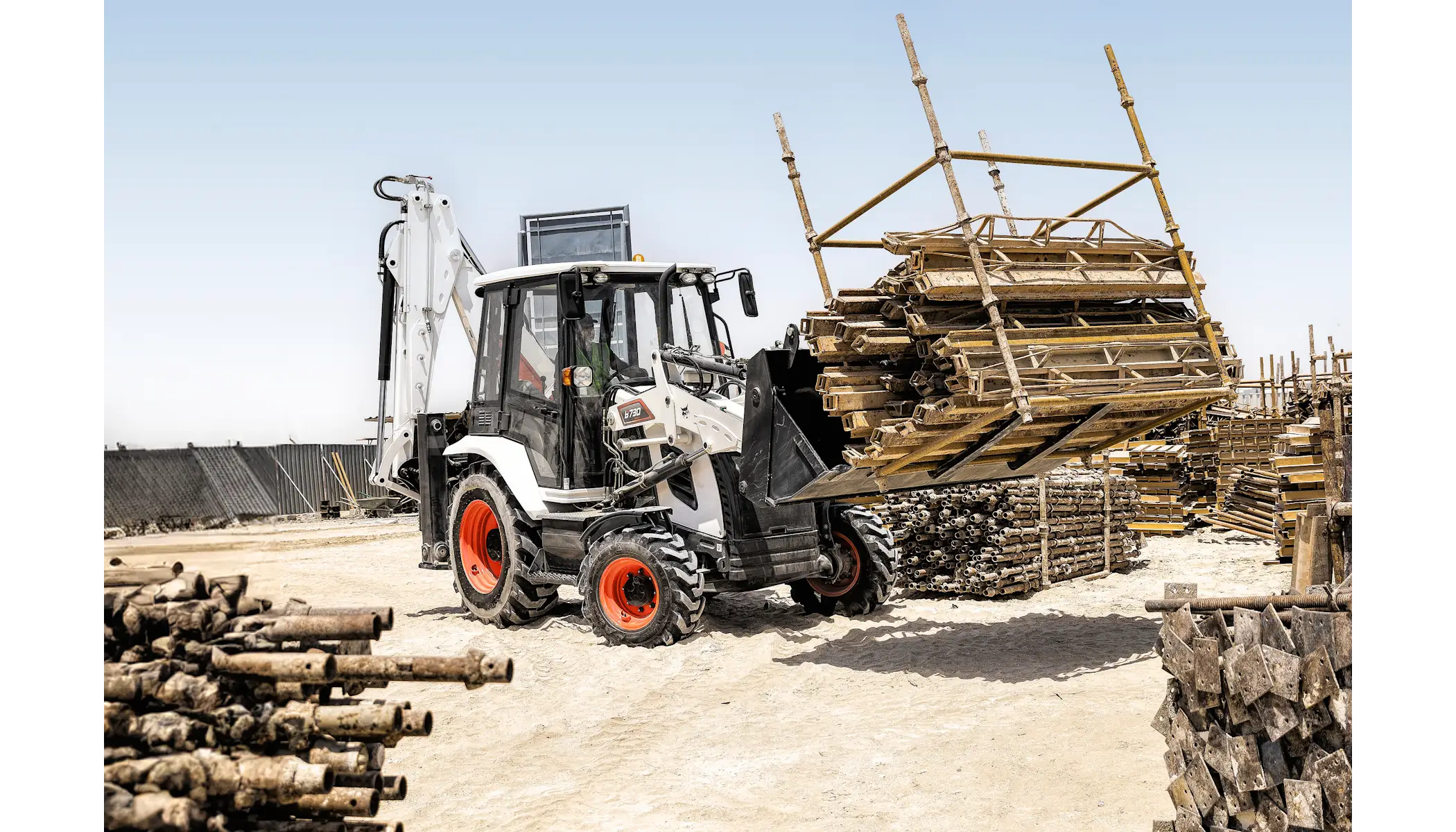 Bobcat B730 בעבודה